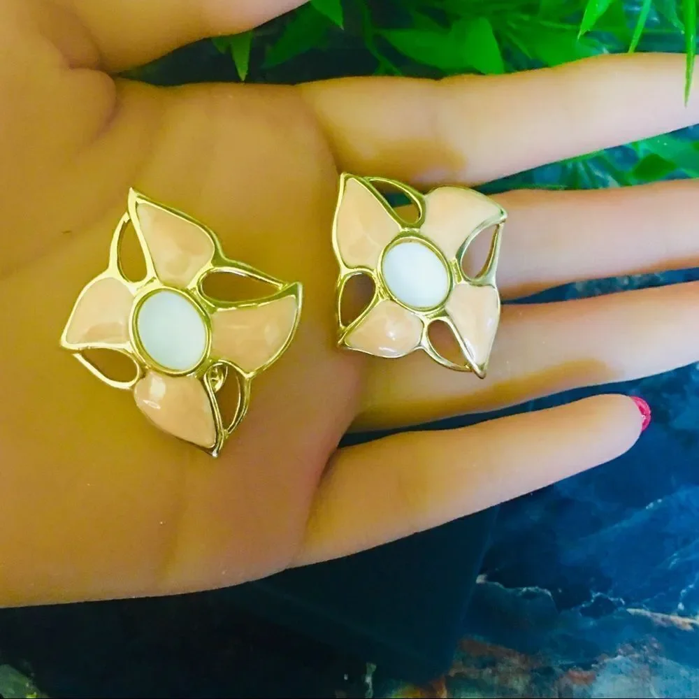 MONET Sun Flower Gripoix Cabochon Vintage Gold White Apricot earrings 4225